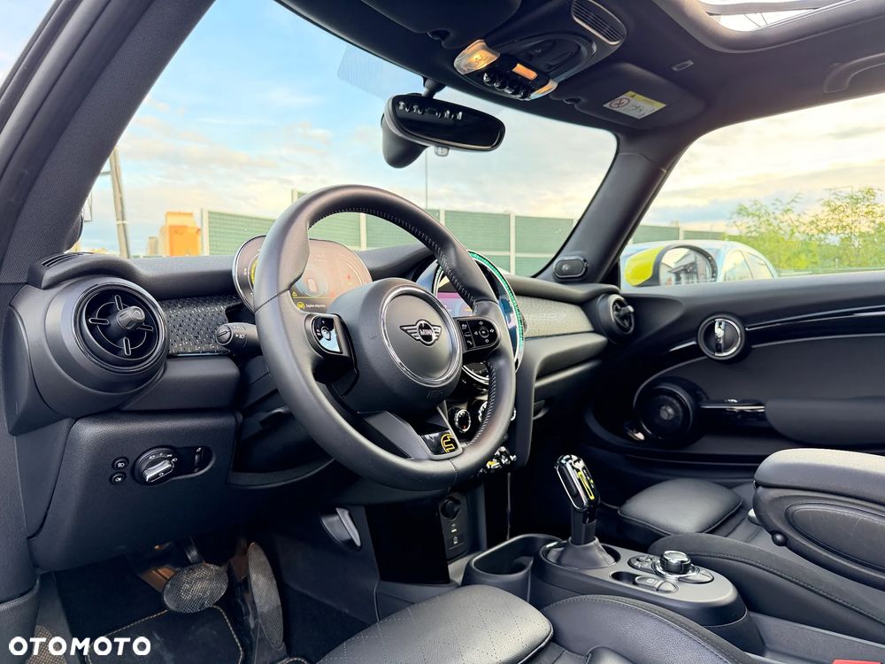 MINI Cooper SE Electric Trim - 16