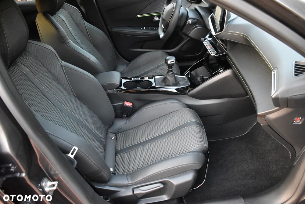 Peugeot 208 PureTech 100 GT - 22