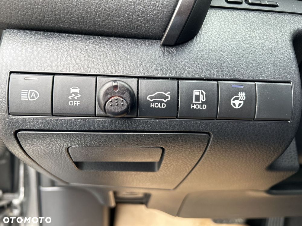 Toyota Camry 2.5 Hybrid Executive CVT - 23