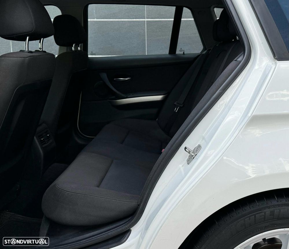 BMW 318 d LifeStyle - 11