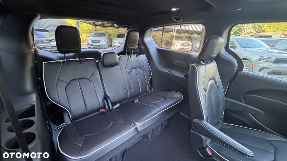 Chrysler Pacifica - 24