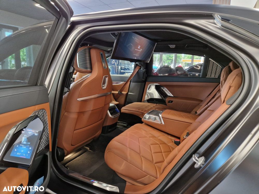 BMW Seria 7 740d xDrive MHEV - 13