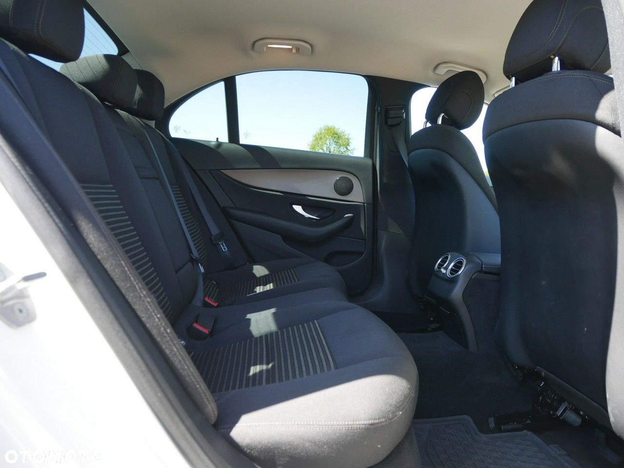 Mercedes-Benz Klasa E 220 d 9G-TRONIC - 27