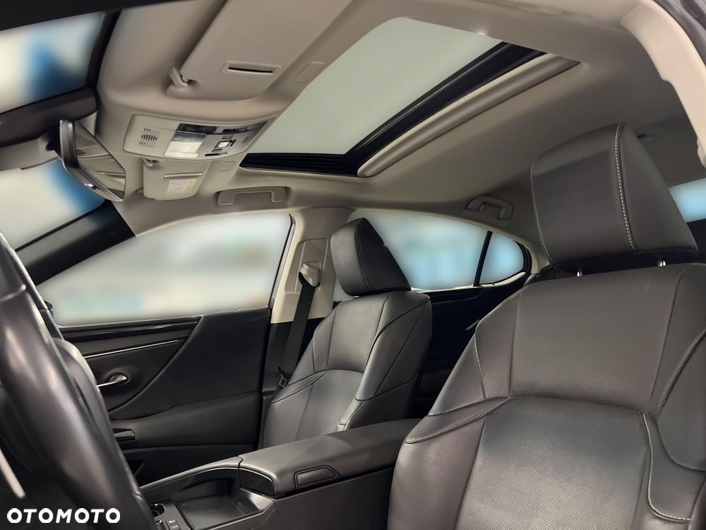 Lexus ES 300h Business Edition - 22