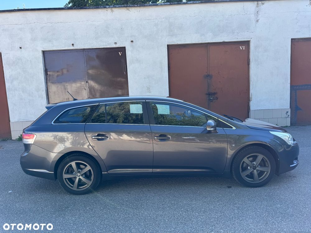 Toyota Avensis 1.6 Luna - 13