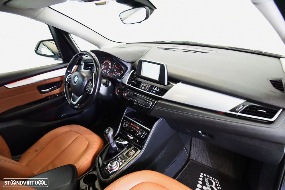 BMW 216 Active Tourer d Line Luxury - 27