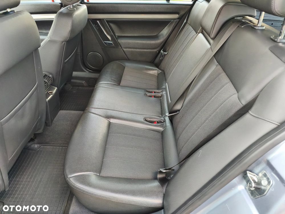 Opel Vectra 1.8 Essentia - 11