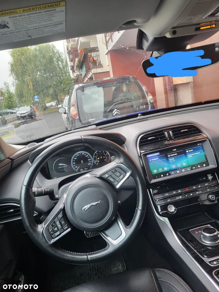Jaguar XE 30t AWD Prestige - 6