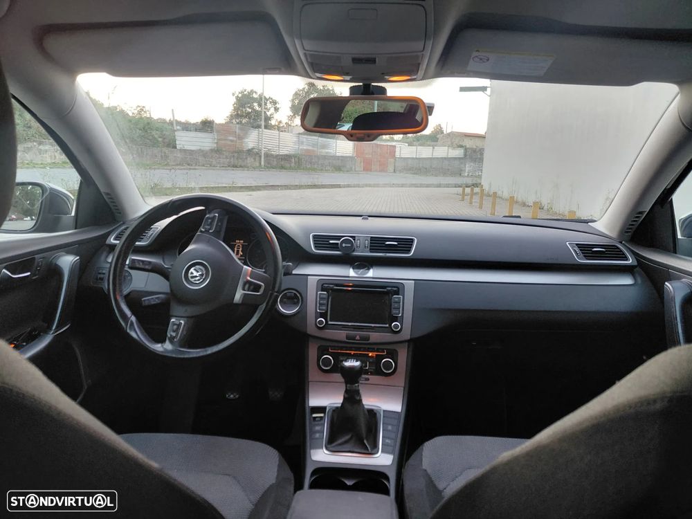 VW Passat 1.6 TDI Confortline - 12