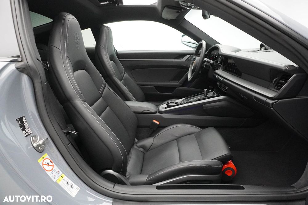 Porsche 911 Carrera 4 PDK - 21