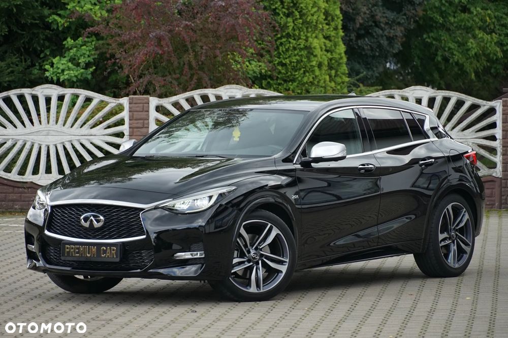 Infiniti Q30 2.0t DCT AWD Sport - 4