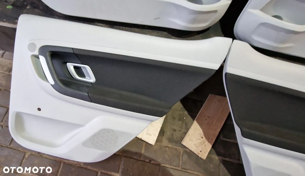 BOCZKI DRZWI KOMPLET SKODA FABIA II HB - 10