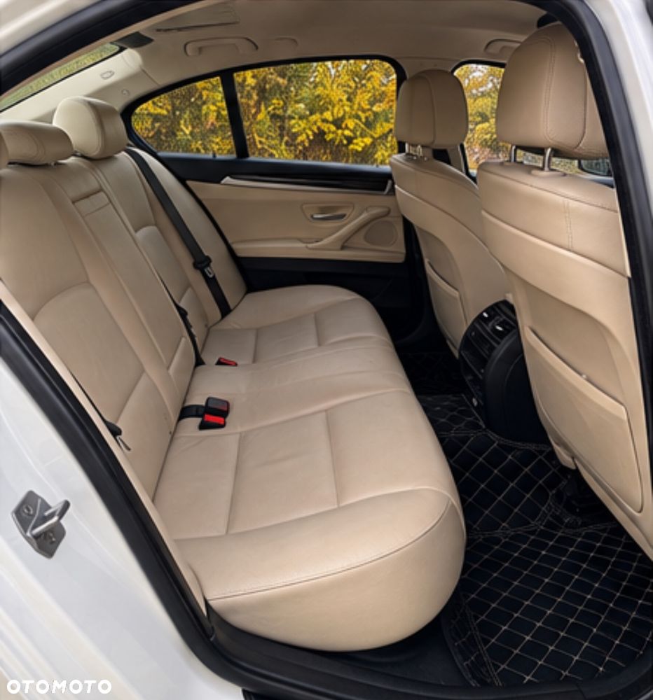 BMW Seria 5 525d Sport-Aut Luxury Line - 5