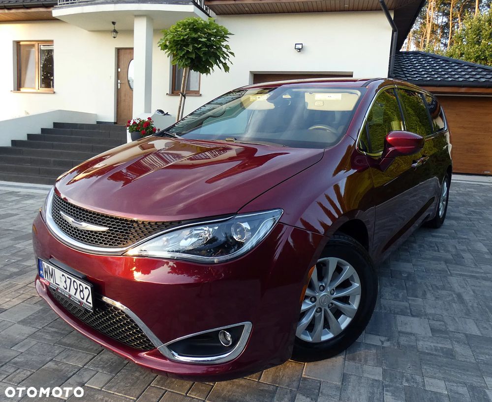 Chrysler Pacifica - 35