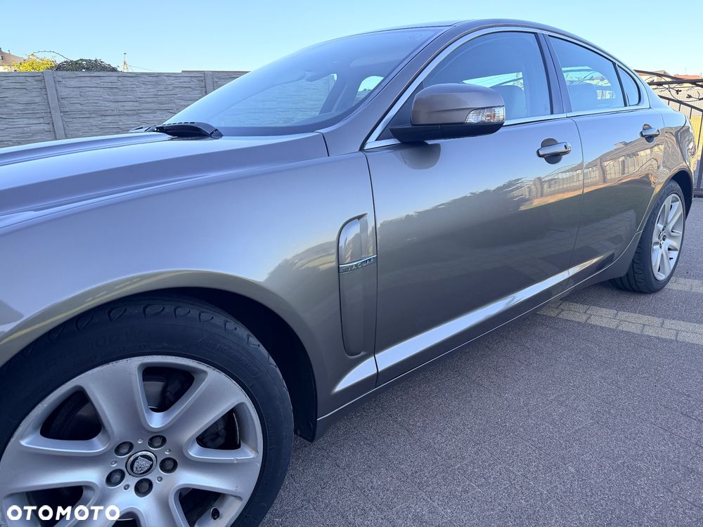 Jaguar XF 2.7 V6 Premium Luxury - 16