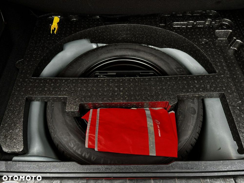 Peugeot 2008 1.2 Pure Tech Allure S&S - 24