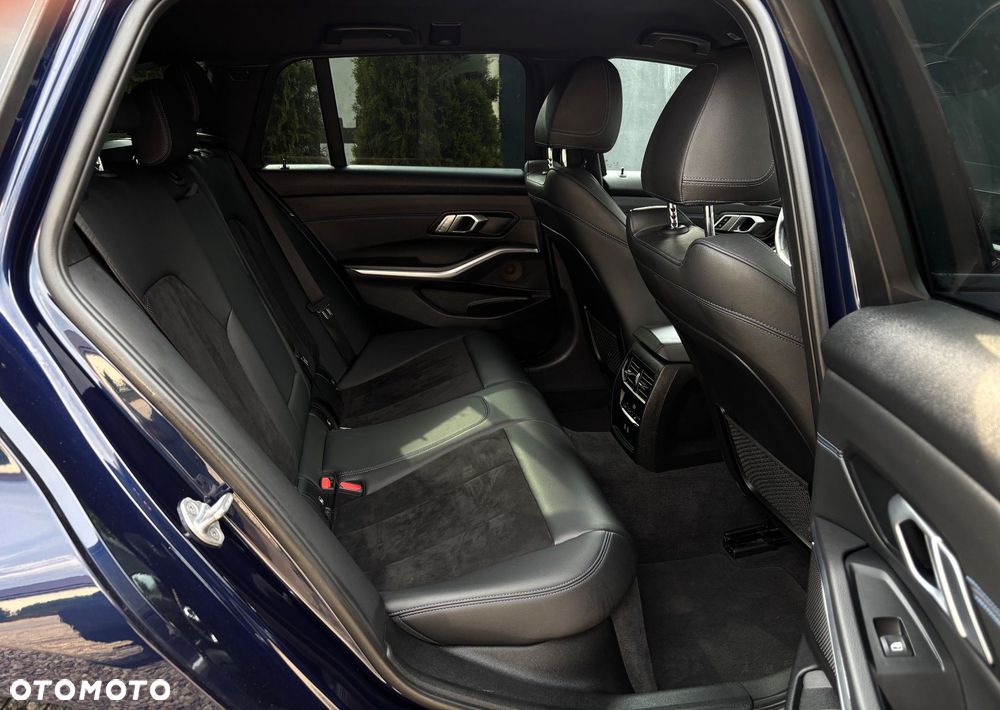 BMW Seria 3 320d xDrive Edition M Sport Shadow - 30