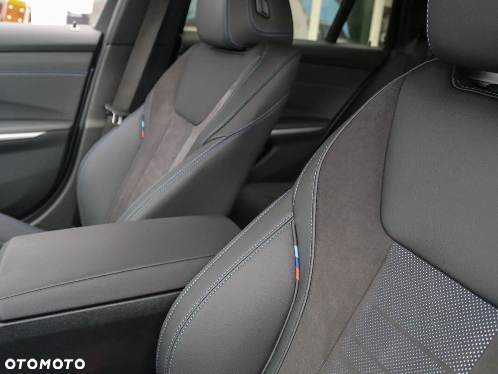 BMW Seria 3 330e xDrive M Sport sport - 31