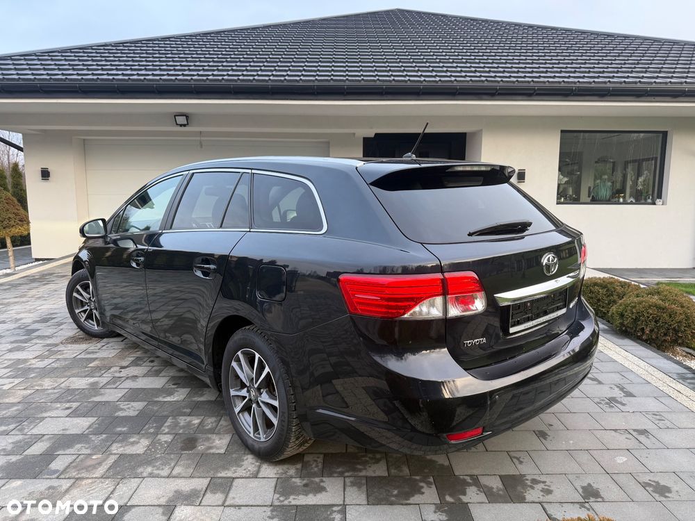 Toyota Avensis 2.0 D-4D Executive - 4