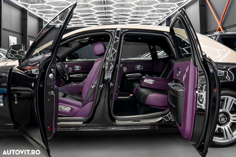Rolls-Royce Ghost Black Badge - 31
