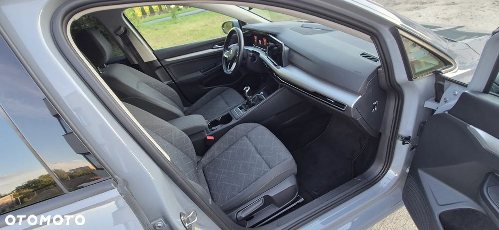 Volkswagen Golf - 8