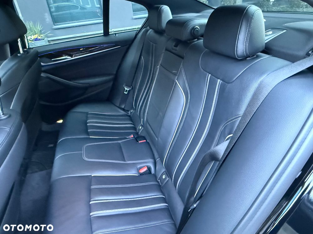 BMW Seria 5 530i xDrive Sport - 16