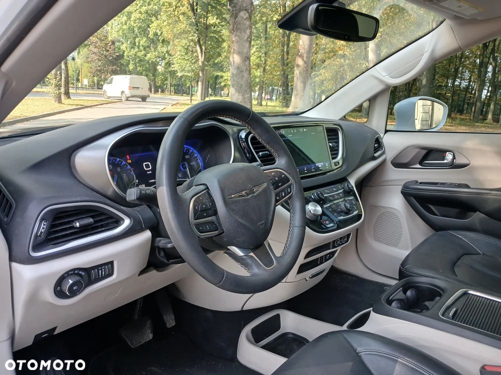 Chrysler Pacifica - 13