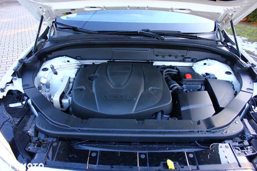 Volvo XC 60 D4 Momentum Pro - 40