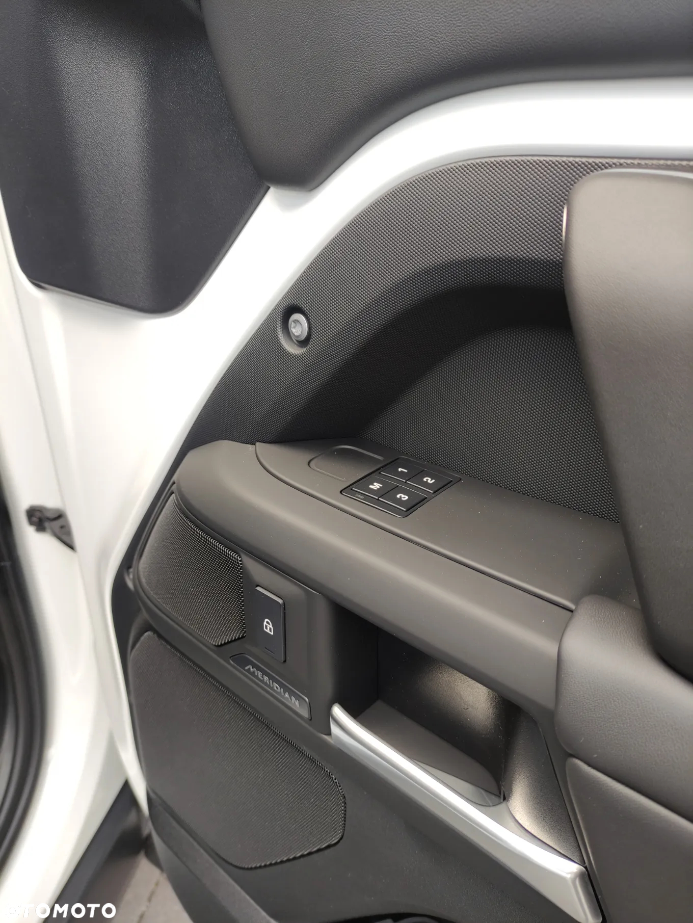 Land Rover Defender - 19