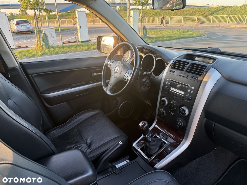 Suzuki Grand Vitara 2.0 De luxe - 12