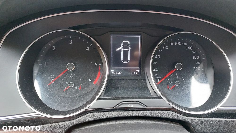 Volkswagen Passat - 12