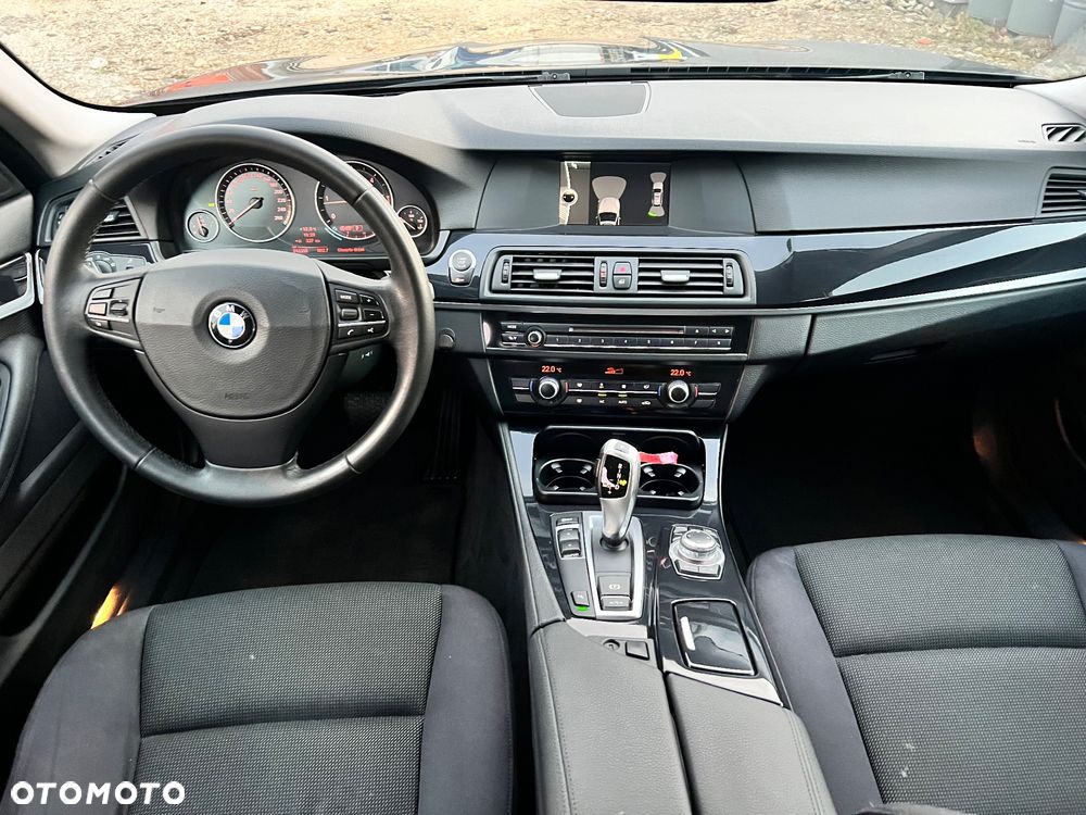 BMW Seria 5 525d - 13