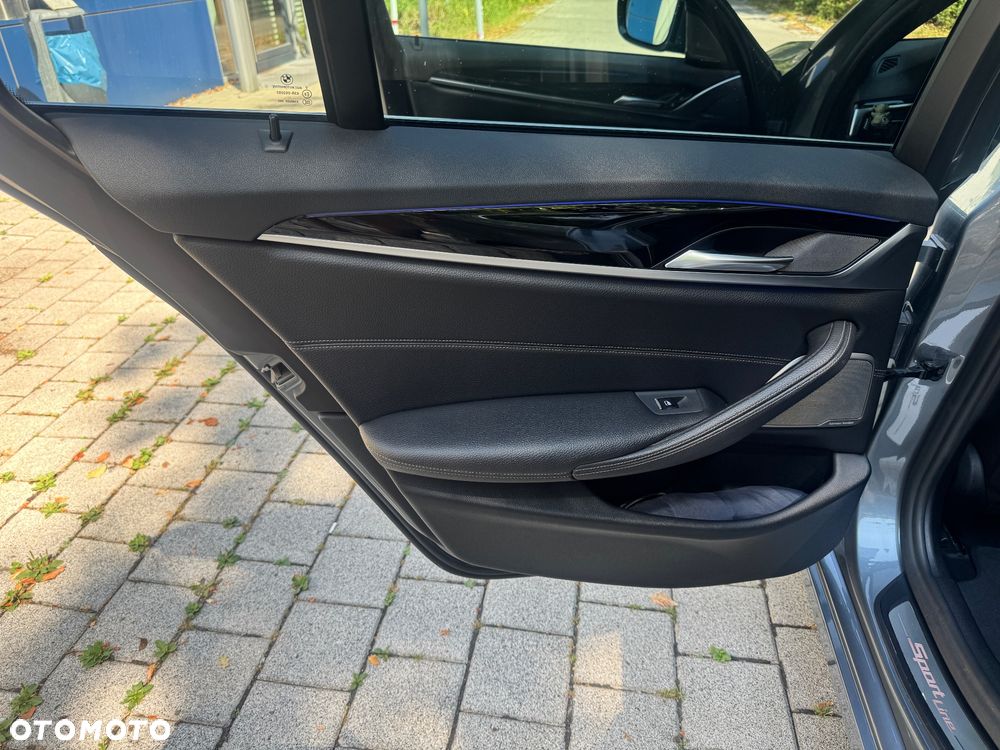 BMW Seria 5 520d Sport Line - 25