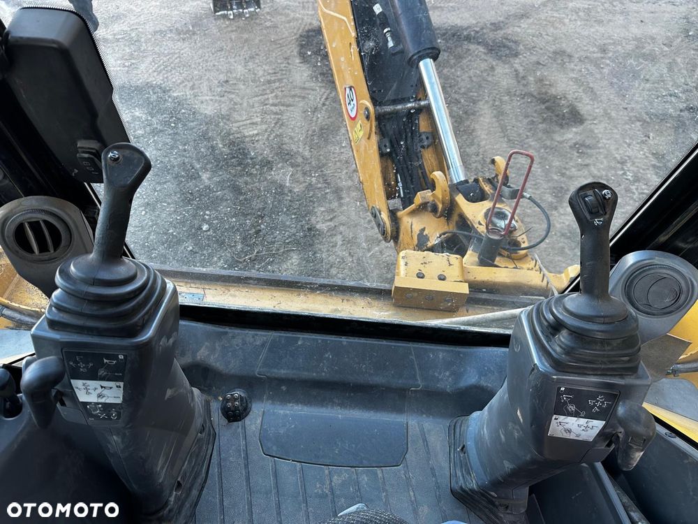Caterpillar CAT 432F2 - 9