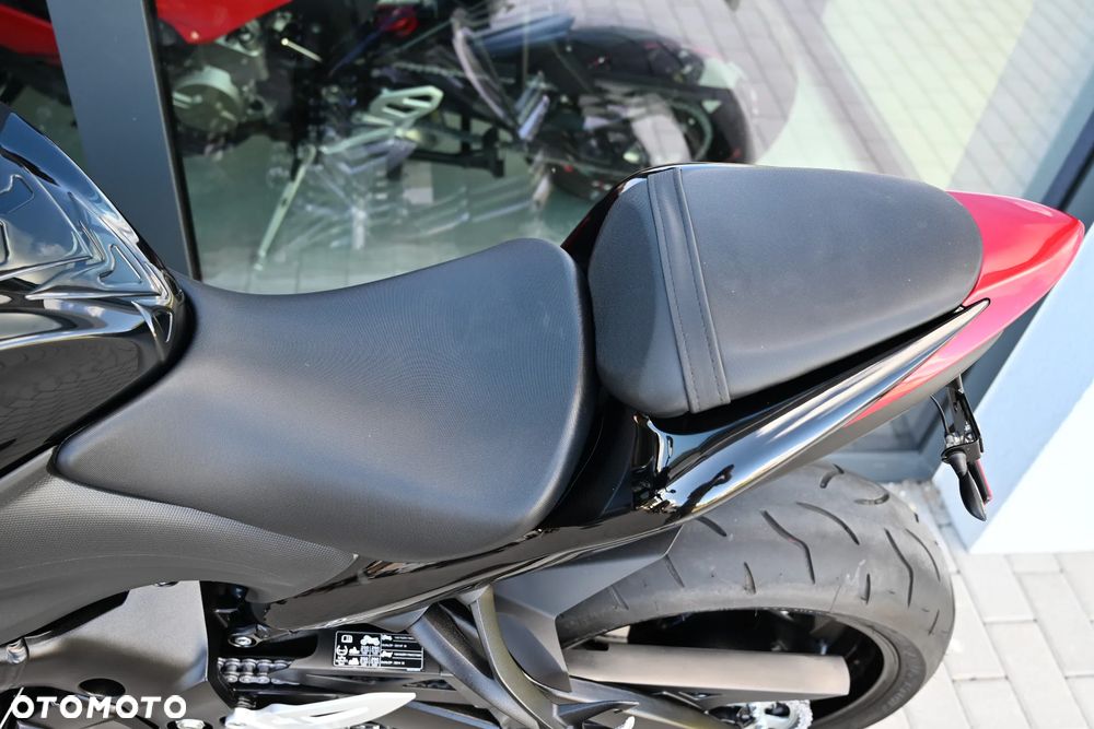 Suzuki GSX 1000 - 13