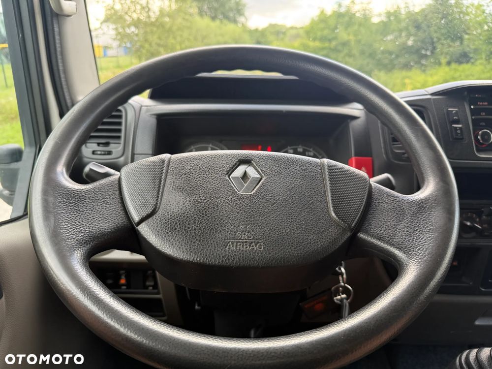 Renault Maxity - 16