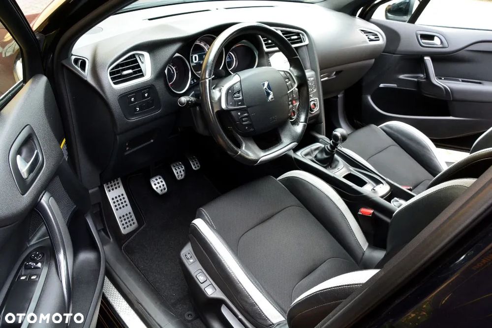 Citroën DS4 1.6 HDi SoChic - 6