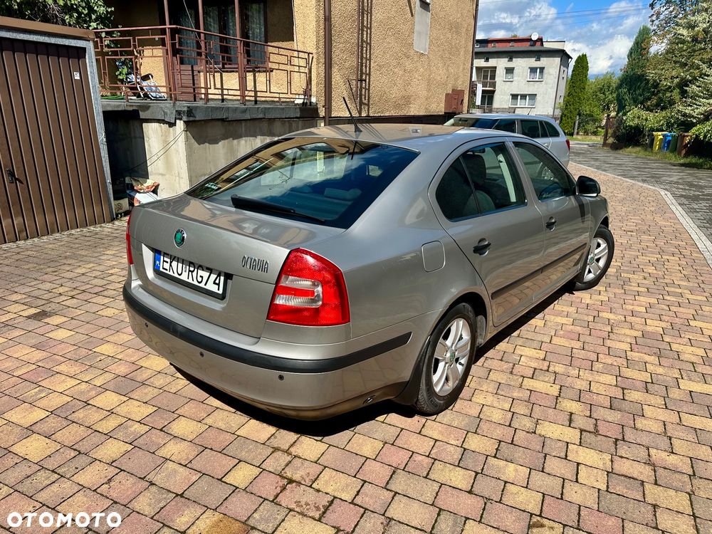 Skoda Octavia 1.6 Family Plus - 5