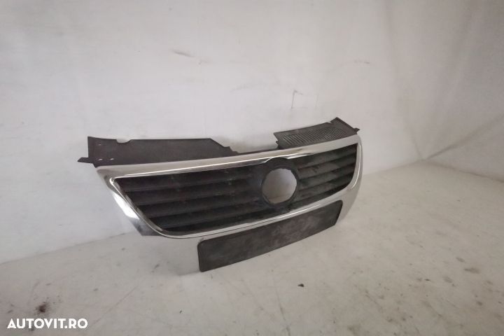 Grila centrala originala in stare buna Volkswagen VW  Passat  B6 [2005 - 2