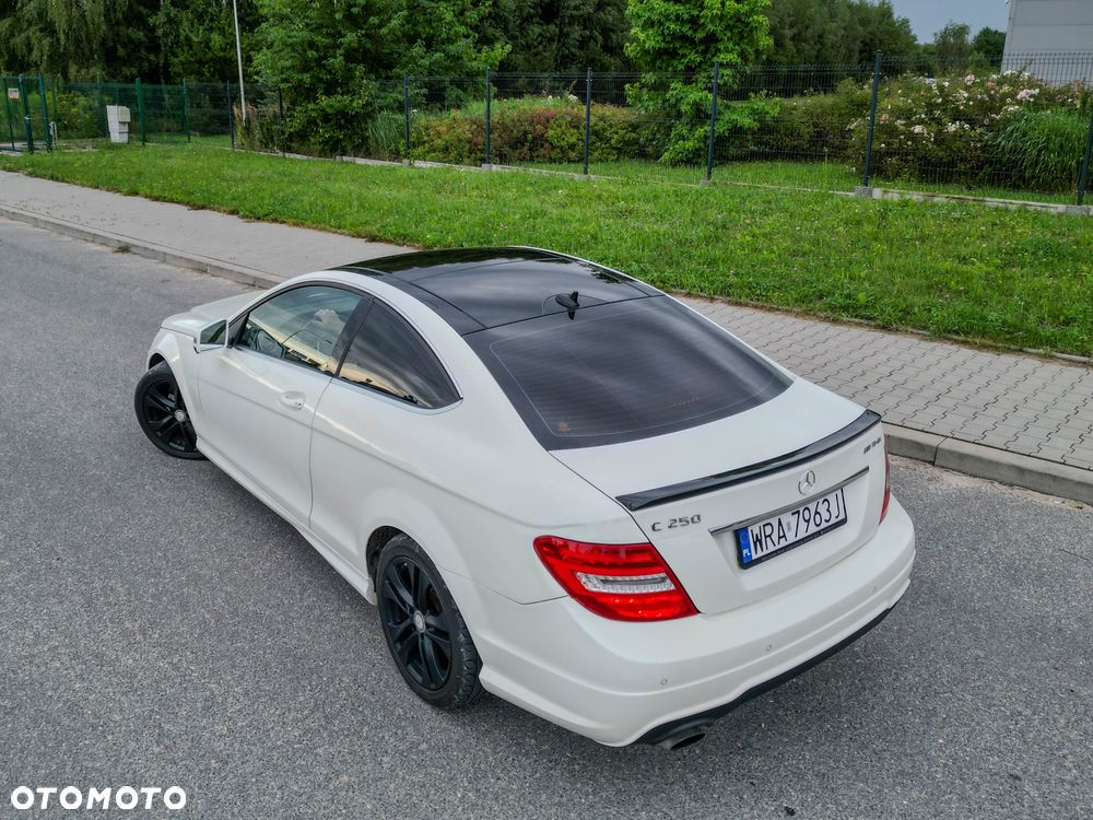 Mercedes-Benz Klasa C 250 CGI BlueEff Sport - 4