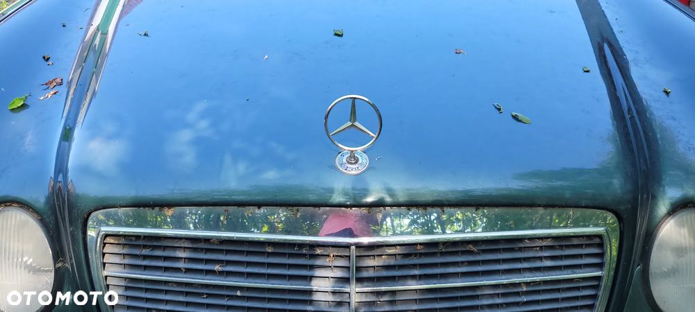 Mercedes E 220 na części - 1