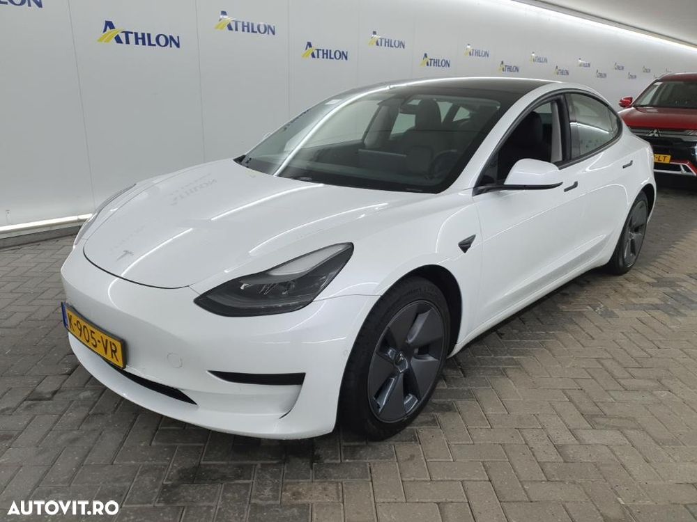Tesla Model 3 - 6