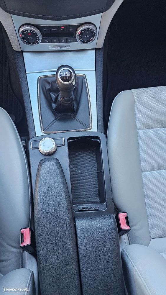 Mercedes-Benz C 180 CDi Avantgarde BlueEfficiency - 24