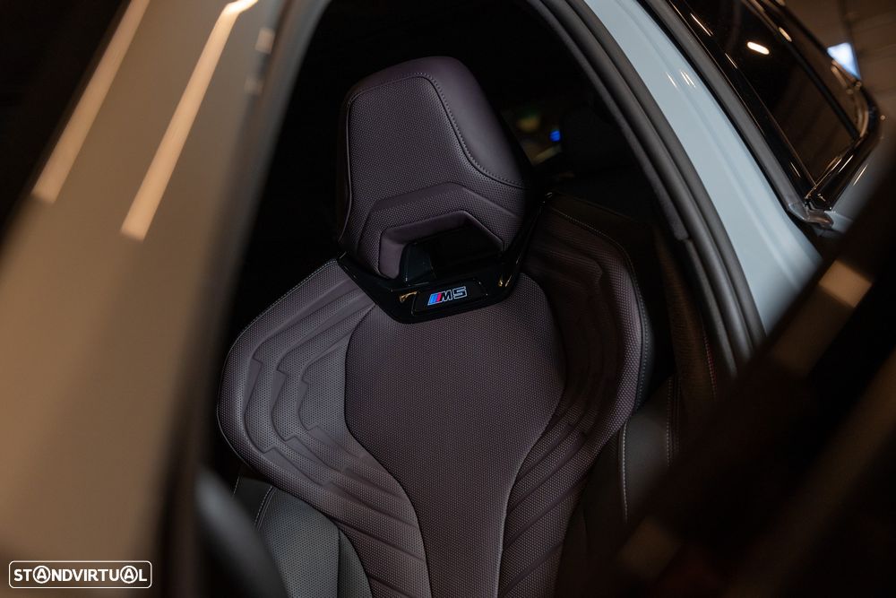 BMW M5 Touring xDrive - 16