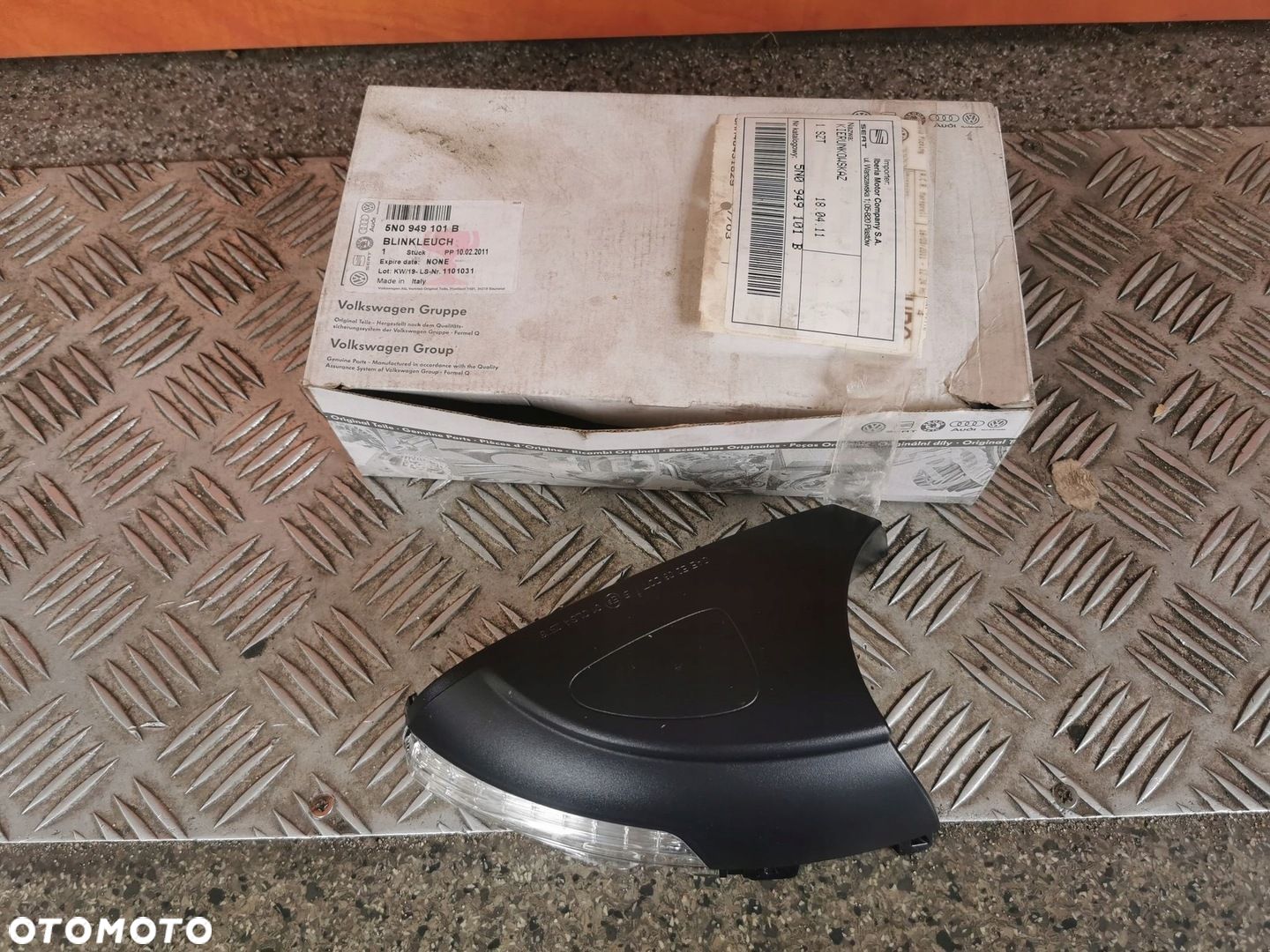VW OE KIERUNKOWSKAZ LUSTERKO ZEWNĘTRZNE 5N0949102B - 1