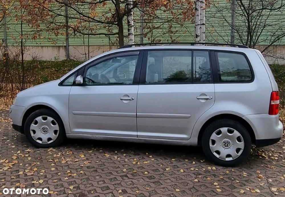 Volkswagen Touran - 1