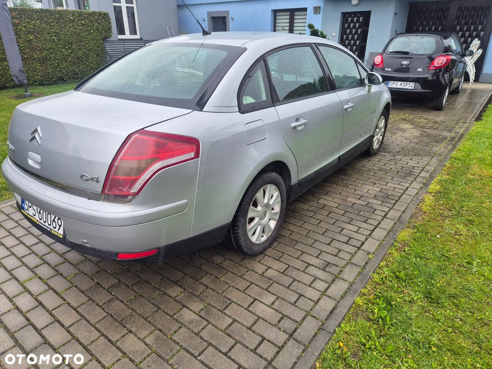 Citroën C4 1.6 16V Confort - 4