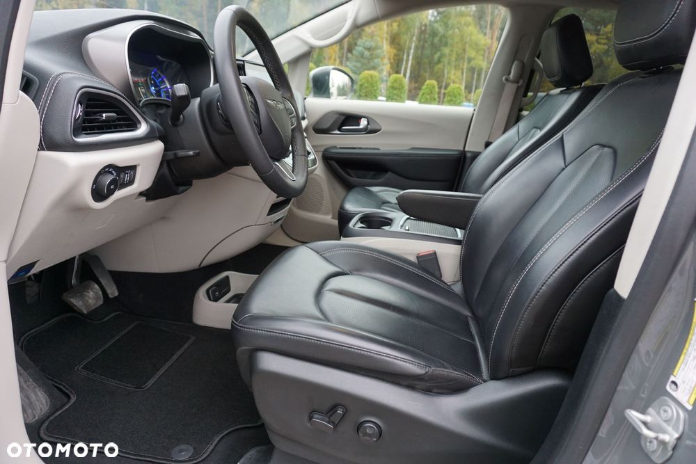 Chrysler Pacifica - 13