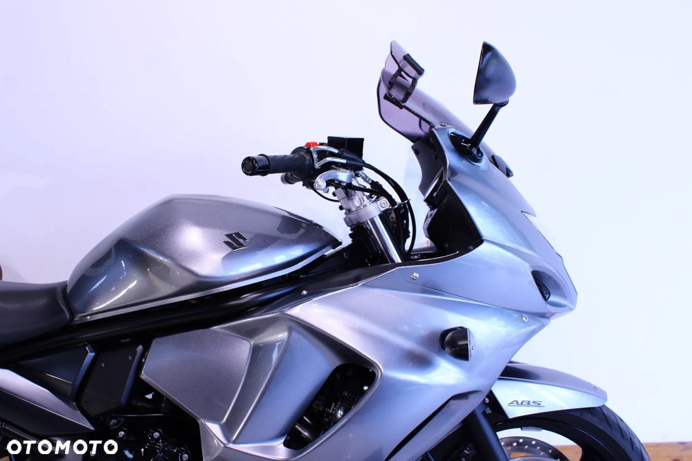 Suzuki GSX - 13