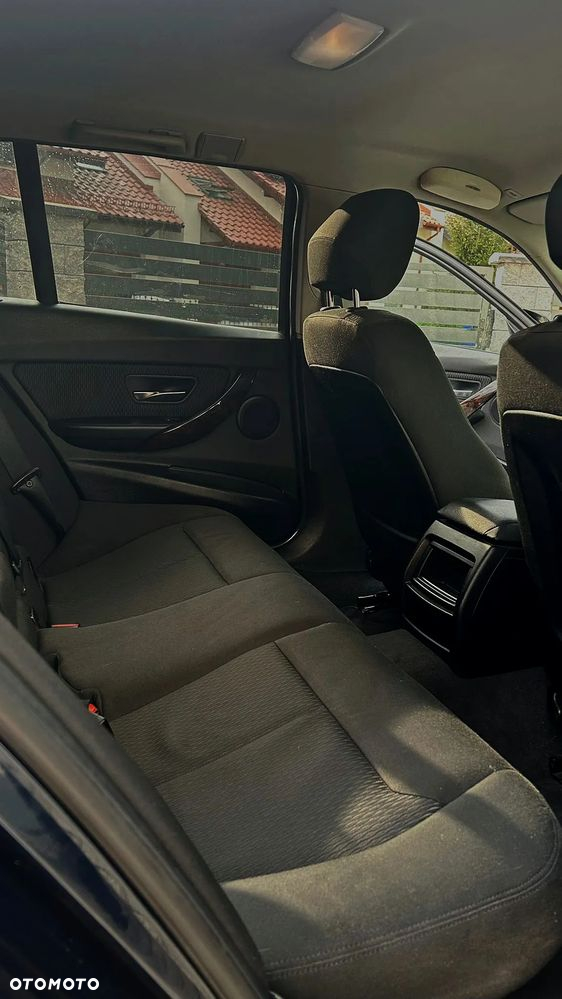 BMW Seria 3 318d Touring Sport Line - 16